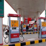 مردم خود بنزین بزنند یا متصدیان جایگاه؟/چالش ادامه دارد